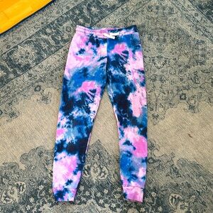 Cute comfy and adorable looking sweatpants! Great for winter season!!! 🌺